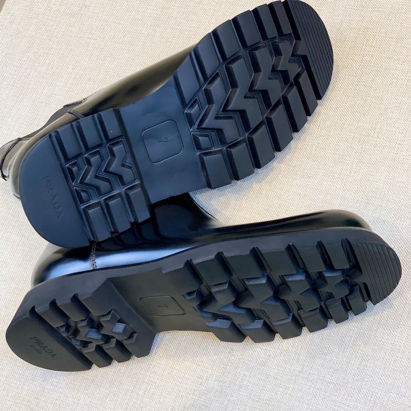 PRADA 클래식 라운드 토 남성 가죽 부츠 001-227556