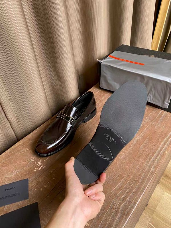 PRADA 남성 핸드 러브드 가죽 구두 001-227557