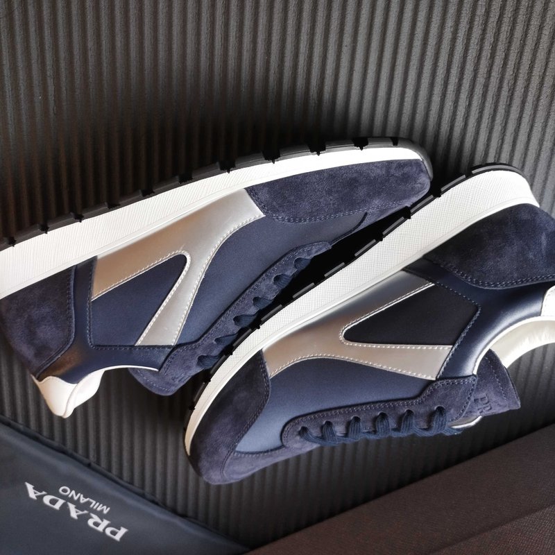 PRADA  블루 스웨이드 운동화 001-227564