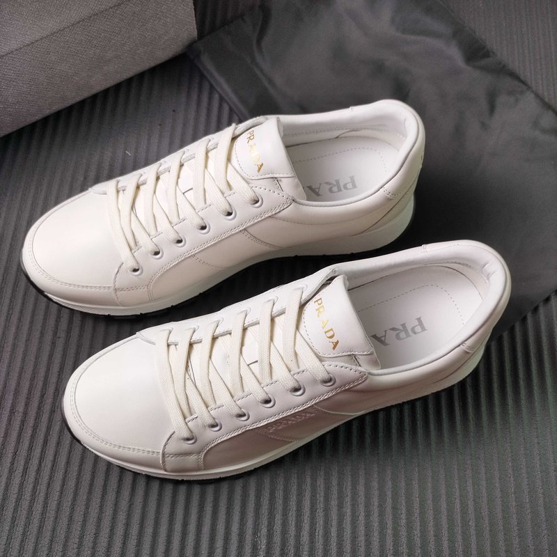 PRADA 화이트 레저 스니커즈 001-227692