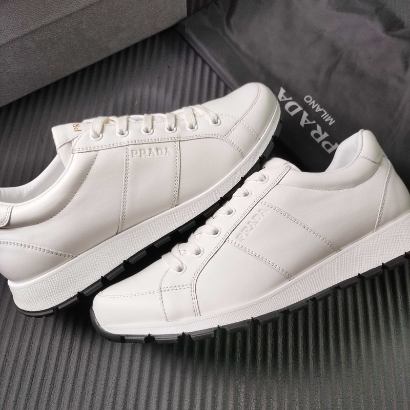 PRADA 화이트 레저 스니커즈 001-227692