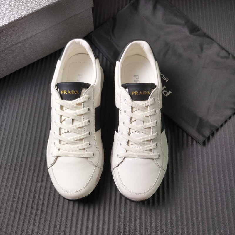 PRADA 프라다 클래식 블랙 화이트 스니커즈 001-227693