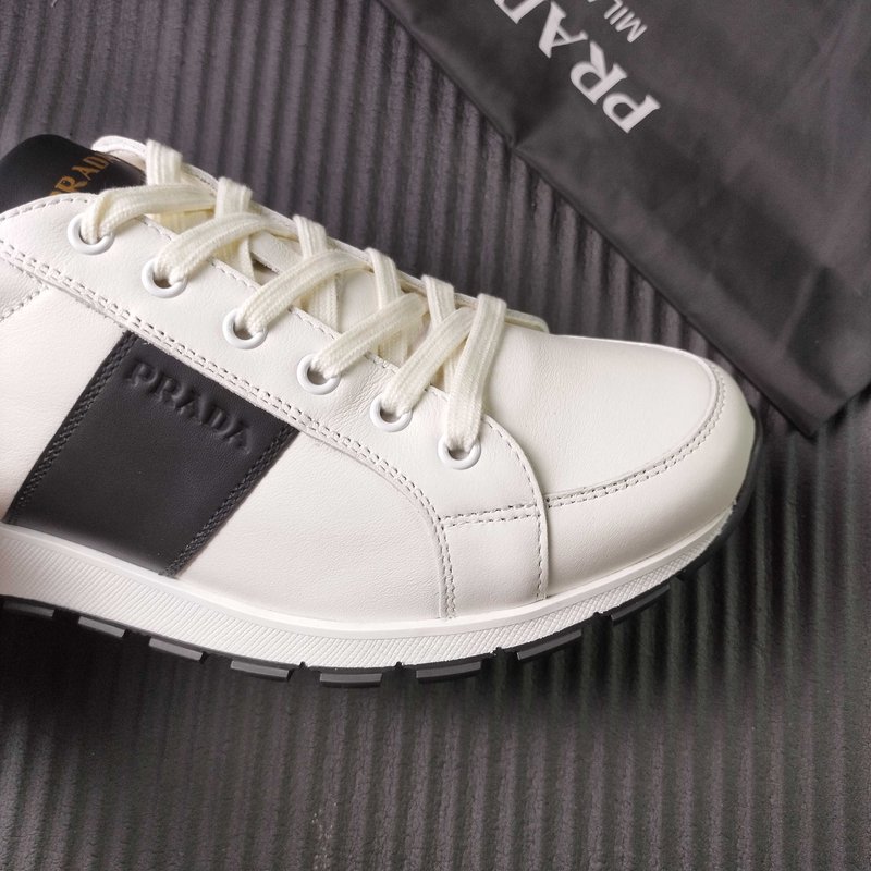 PRADA 프라다 클래식 블랙 화이트 스니커즈 001-227693