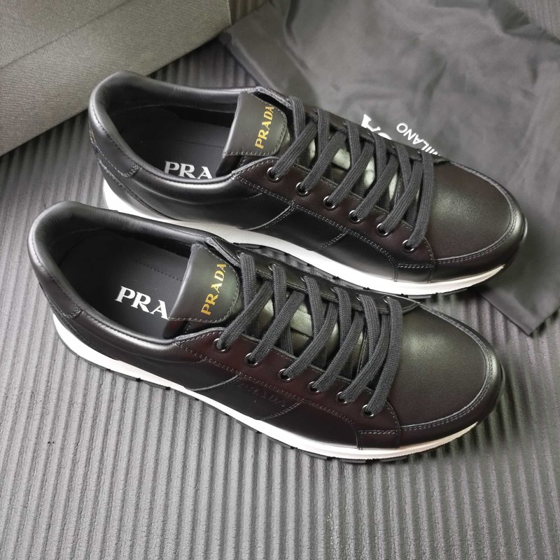 PRADA 블랙 캐주얼 스니커즈 001-227703