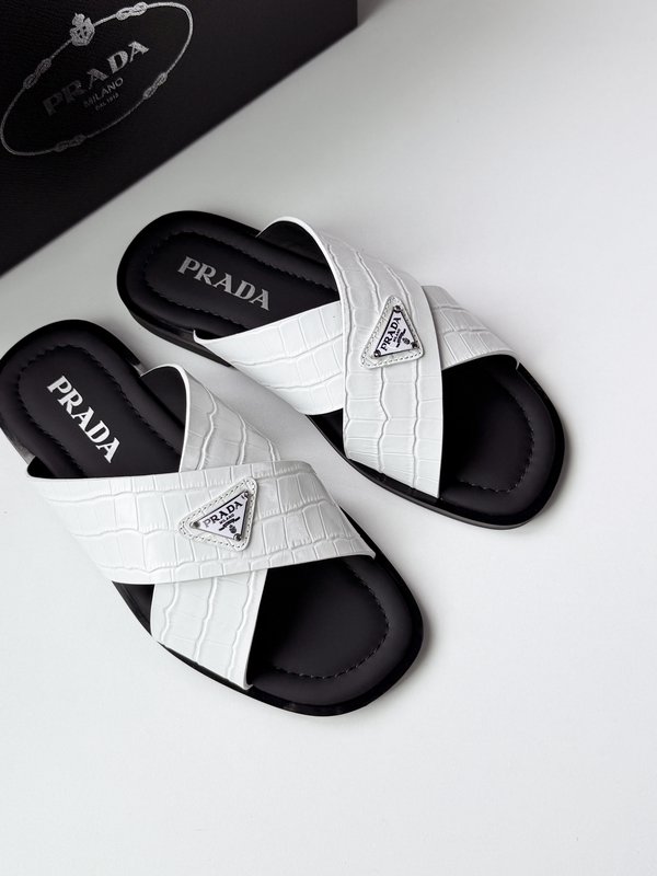 Prada 클래식 메탈 로고 크로스 샌들 001-227716