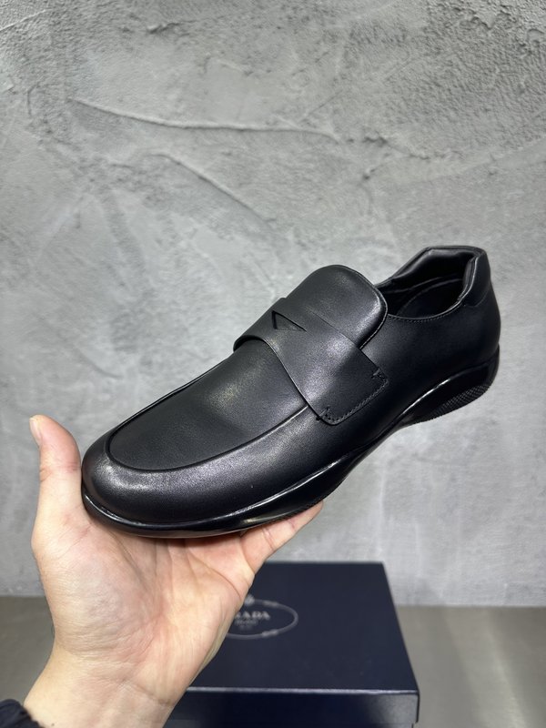 PRADA 프라다 광택 라운드 토 로퍼 슈즈 001-227720