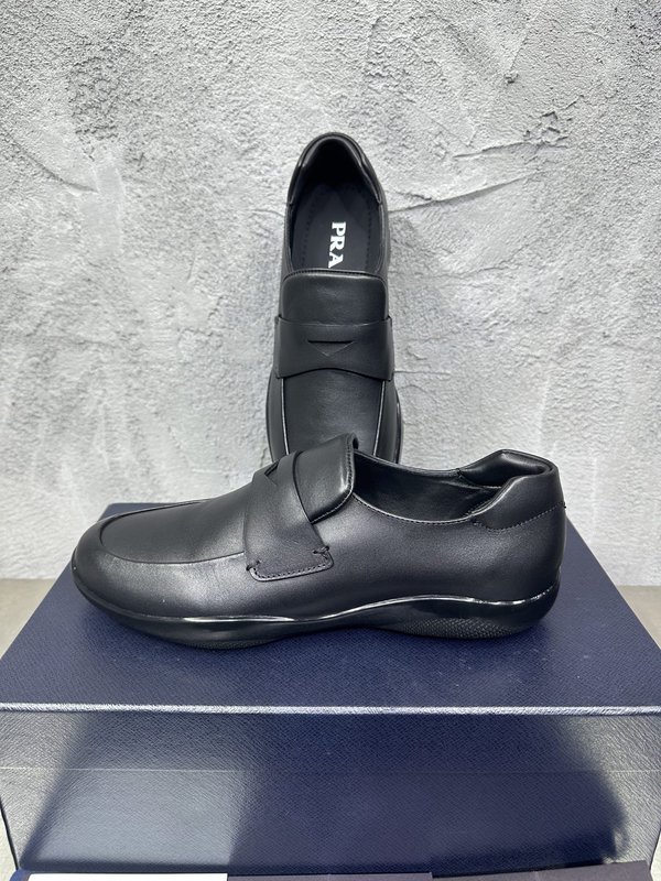 PRADA 프라다 광택 라운드 토 로퍼 슈즈 001-227720