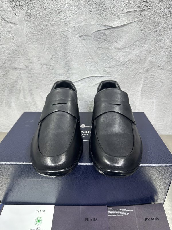 PRADA 프라다 광택 라운드 토 로퍼 슈즈 001-227720