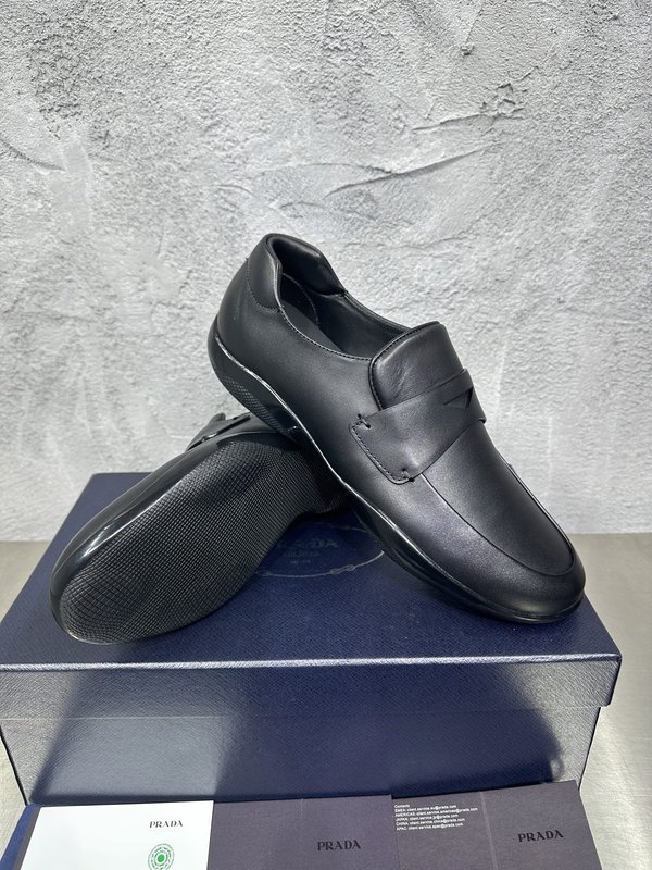PRADA 프라다 광택 라운드 토 로퍼 슈즈 001-227720