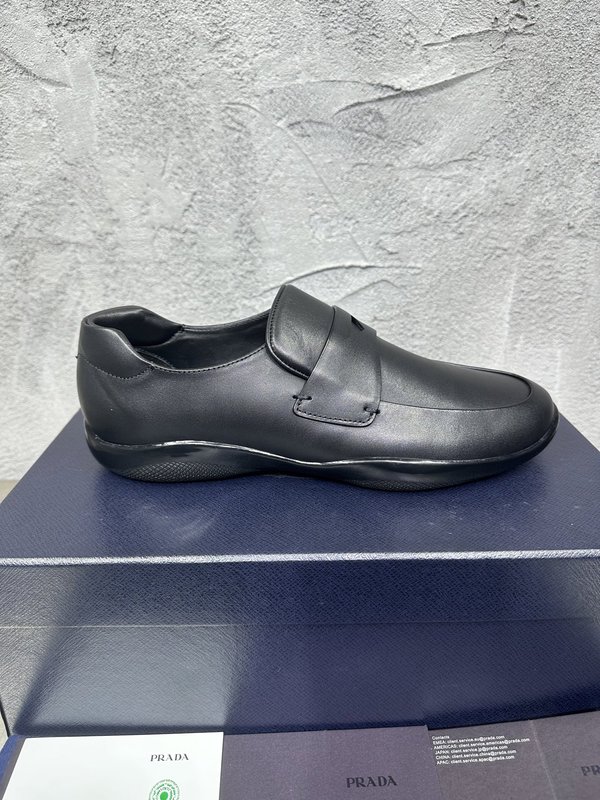 PRADA 프라다 광택 라운드 토 로퍼 슈즈 001-227720