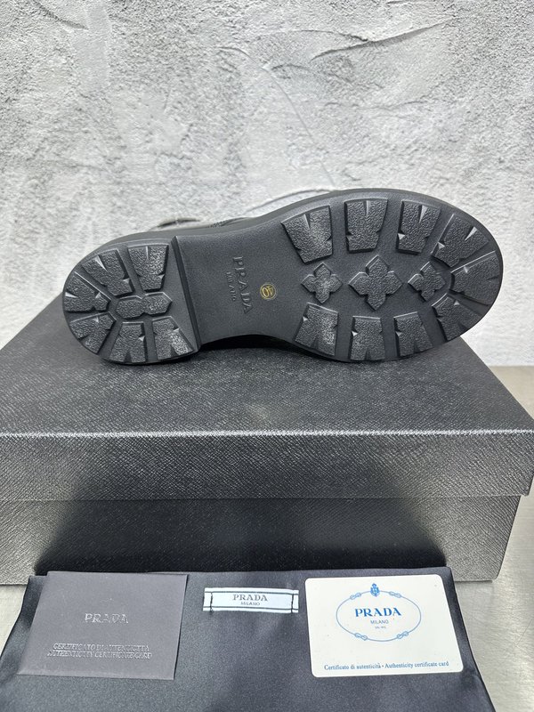 PRADA 레이스 업 가죽 나이트 부츠 001-227729