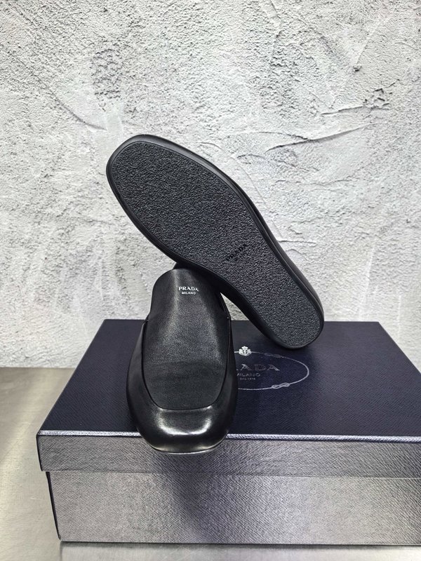 PRADA 남성 클래식 빈티지 로퍼 구두 001-227731