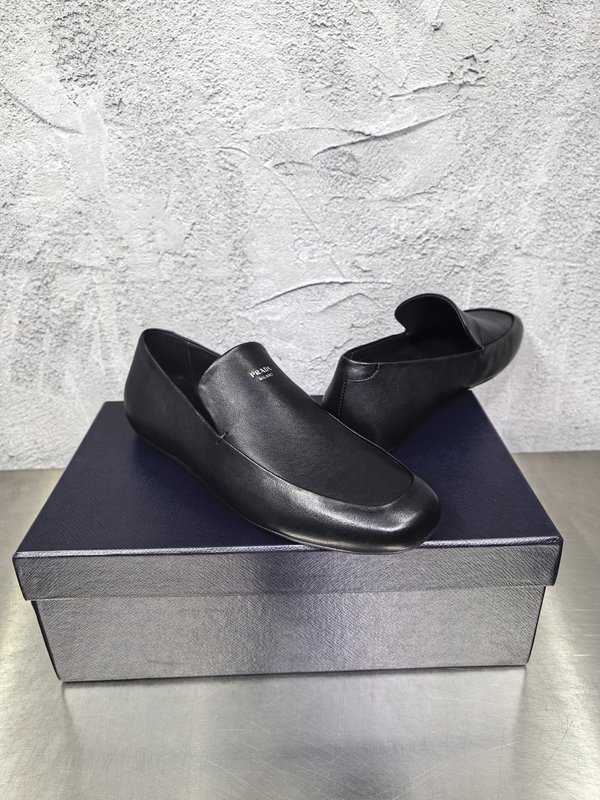 PRADA 남성 클래식 빈티지 로퍼 구두 001-227731
