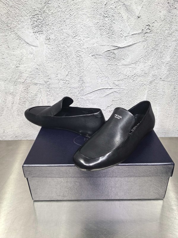 PRADA 남성 클래식 빈티지 로퍼 구두 001-227731