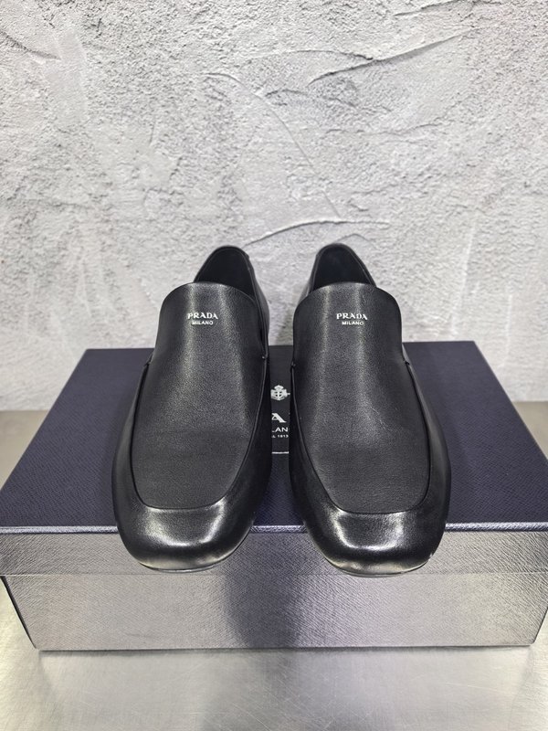 PRADA 남성 클래식 빈티지 로퍼 구두 001-227731