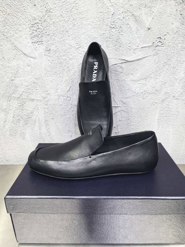 PRADA 남성 클래식 빈티지 로퍼 구두 001-227731