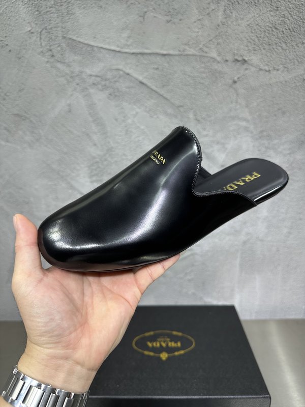 PRADA 레트로 남성 광택 가죽 뮬 슬리퍼 001-227732
