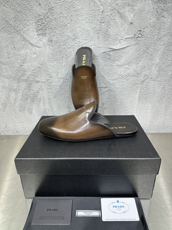 PRADA 빈티지 남성 광택 가죽 뮬 슬리퍼 001-227733