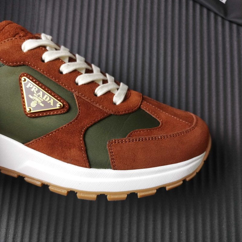PRADA 브라운 가죽 캐주얼 운동화 001-227736
