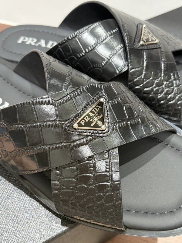Prada 남성 크로코무늬 소가죽 슬리퍼 001-227744