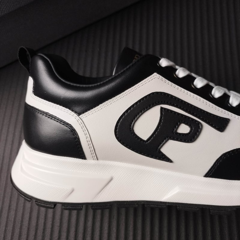 프라다 PRADA 블랙 화이트 스니커즈 001-227747