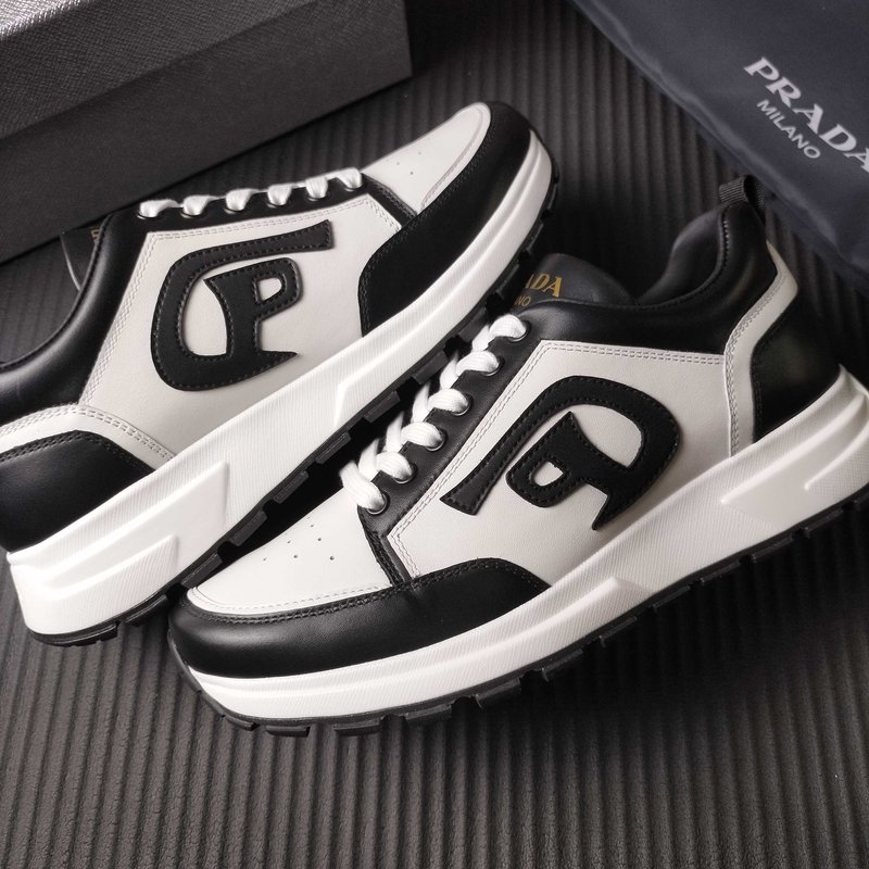 프라다 PRADA 블랙 화이트 스니커즈 001-227747