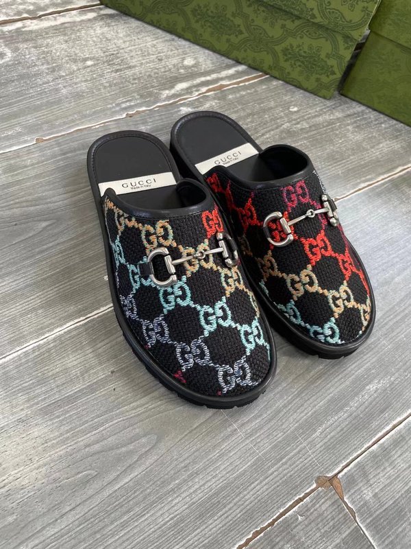 구찌 남성 말비트 GG 자수 클로즈드 토 슬리퍼 001-227762