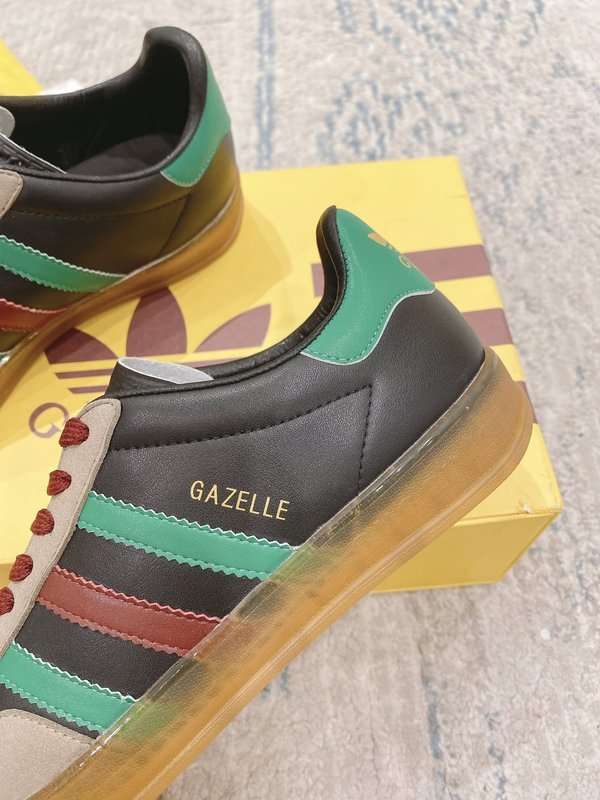 아디다스 x 구찌 Gazelle 커플 운동화 001-227781