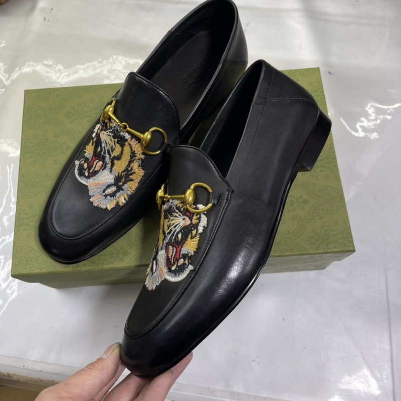GUCCI 남성 블랙 가죽 로퍼 001-227873
