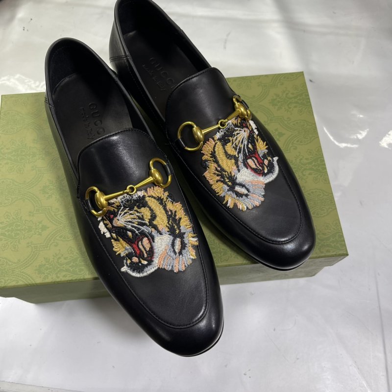 GUCCI 남성 블랙 가죽 로퍼 001-227873
