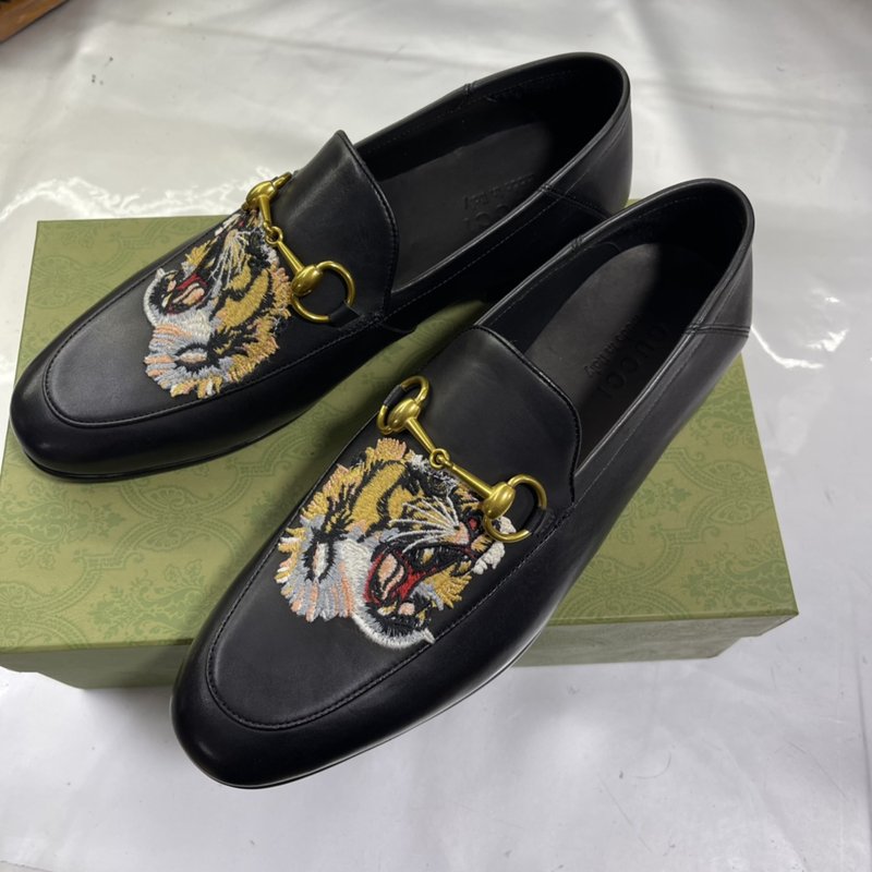 GUCCI 남성 블랙 가죽 로퍼 001-227873
