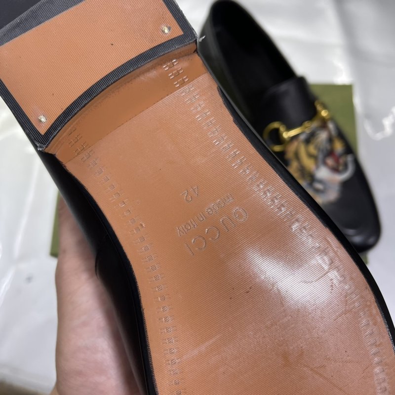 GUCCI 남성 블랙 가죽 로퍼 001-227873
