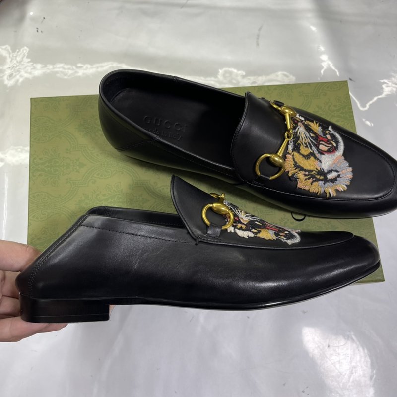 GUCCI 남성 블랙 가죽 로퍼 001-227873