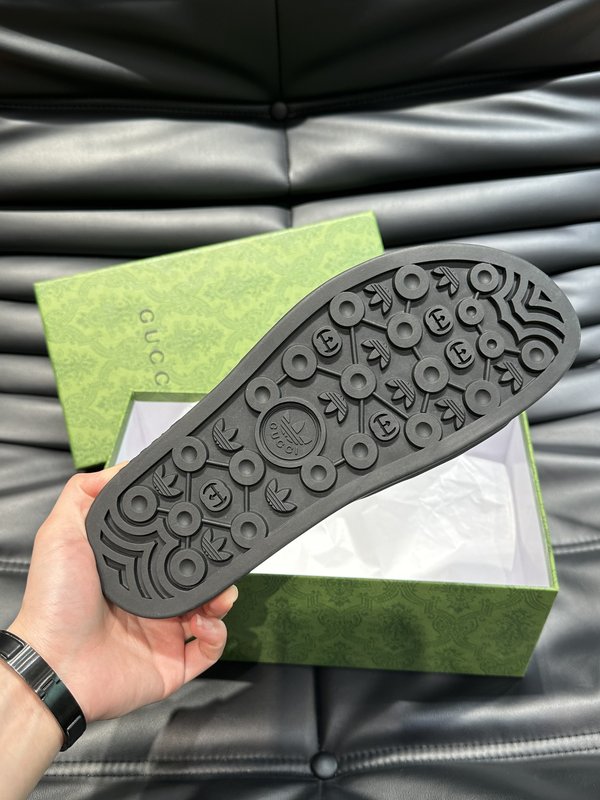 Gucci 남성 여름 소가죽 슬리퍼 001-227902