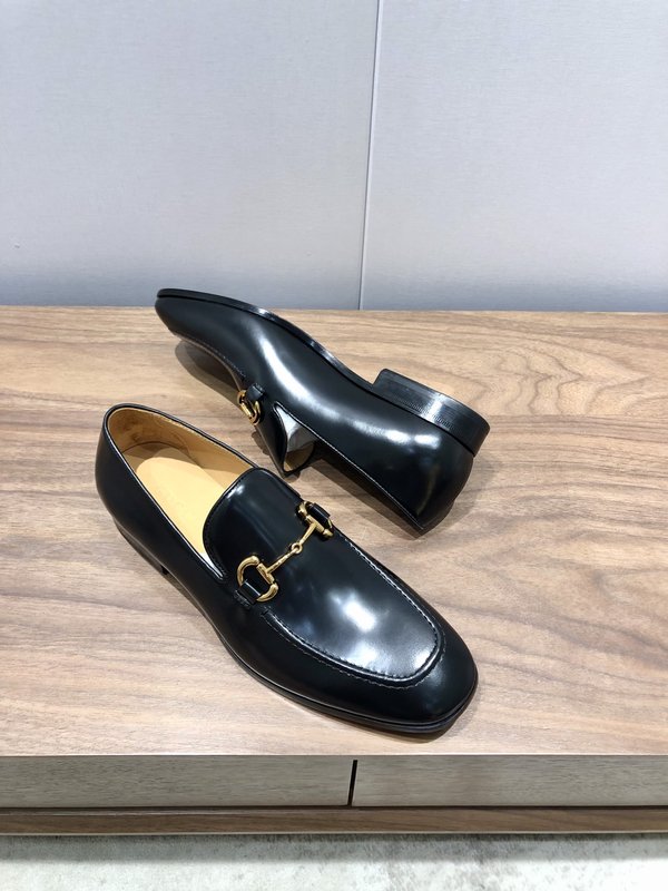 Gucci 남성 신규 말발굽 버클 가죽 구두 001-227936