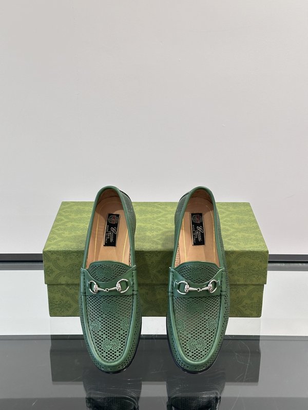 Gucci 남성 가죽 말장식 로퍼 001-228135
