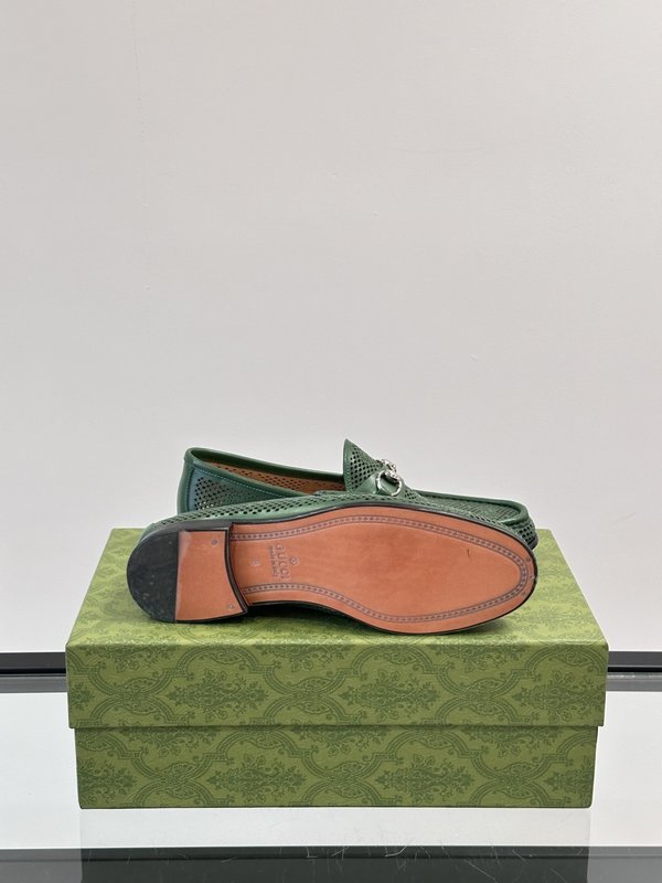 Gucci 남성 가죽 말장식 로퍼 001-228135