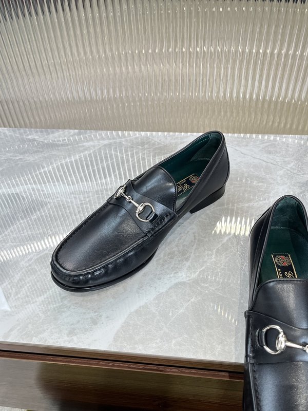 Gucci 남성 말굽 장식 로퍼 001-228136