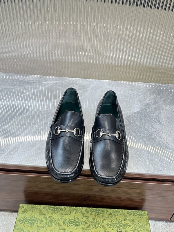 Gucci 남성 말굽 장식 로퍼 001-228136