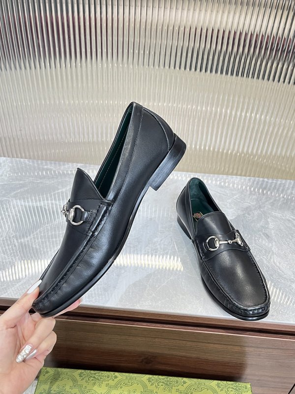 Gucci 남성 말굽 장식 로퍼 001-228136
