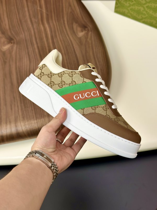 Gucci 구치 가죽 자수 캐주얼 스니커즈 001-228144