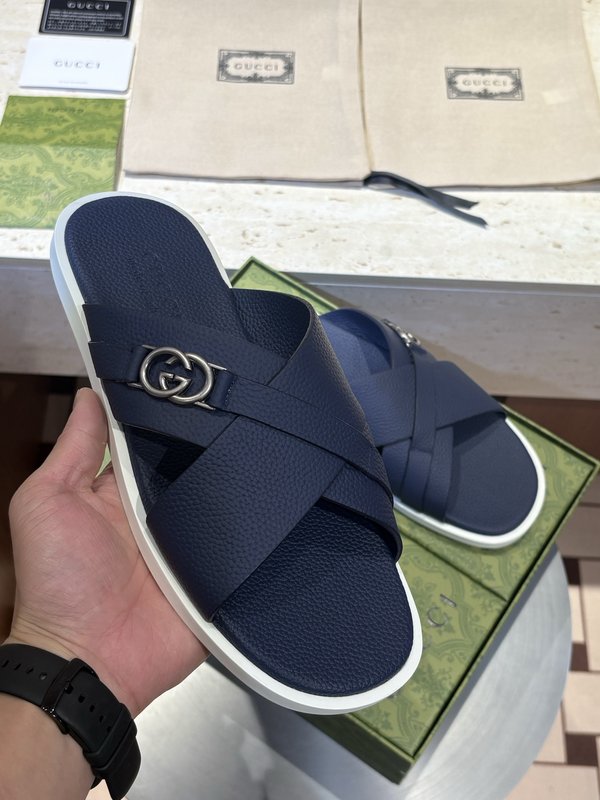 GUCCI 남성 크로스 인터로킹 더블 G 샌들 001-228247