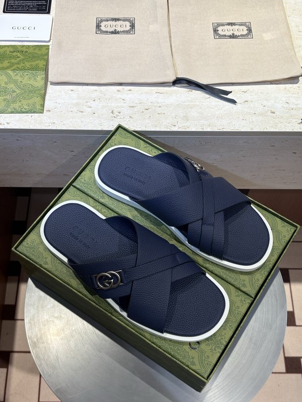 GUCCI 남성 크로스 인터로킹 더블 G 샌들 001-228247