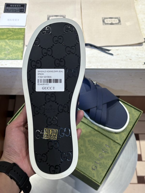 GUCCI 남성 크로스 인터로킹 더블 G 샌들 001-228247