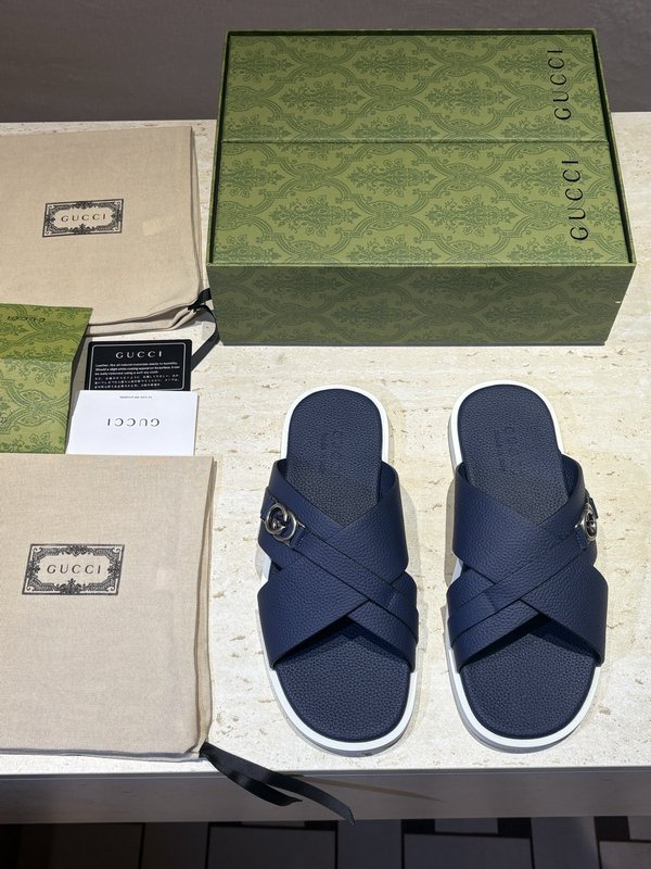 GUCCI 남성 크로스 인터로킹 더블 G 샌들 001-228247