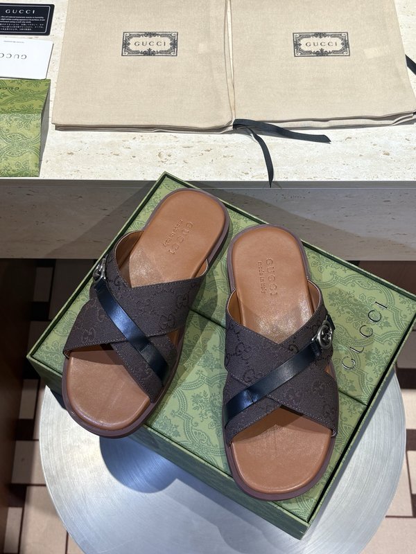 GUCCI 남성 교차 인터록 샌들 001-228255