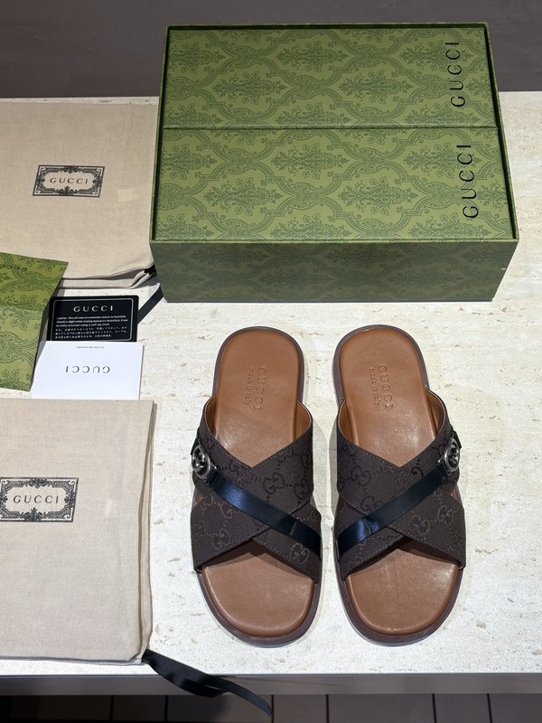 GUCCI 남성 교차 인터록 샌들 001-228255