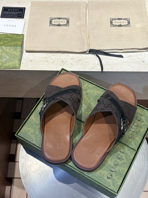 GUCCI 남성 교차 인터록 샌들 001-228255