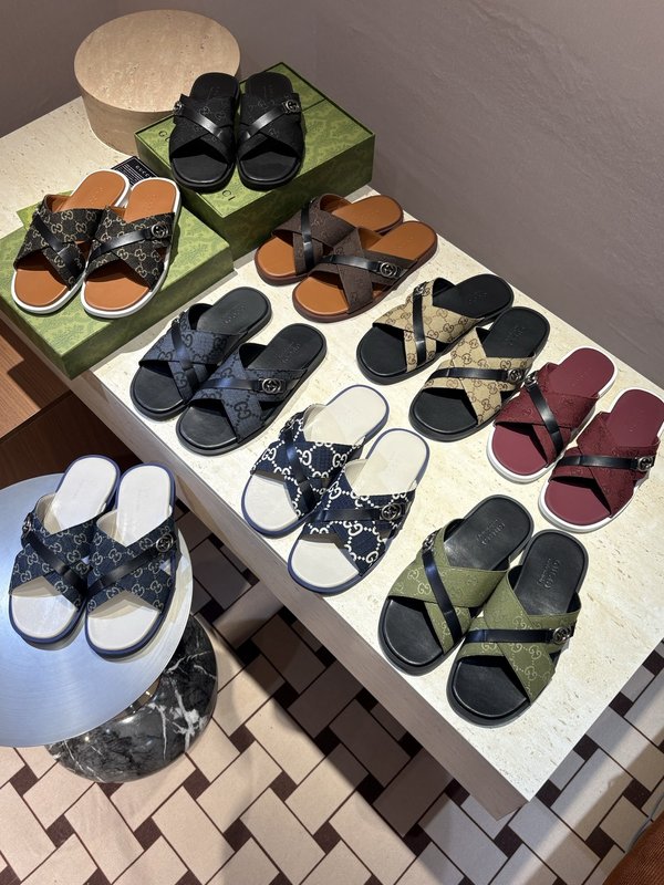GUCCI 남성 교차 인터록 샌들 001-228255