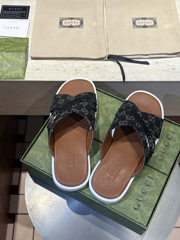 GUCCI 남성 교차 인터록 샌들 001-228273